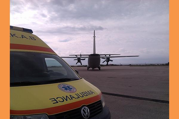 Επείγουσα αεροδιακομιδή ασθενούς μετά από πτώση στην παραλία του Αγίου Θωμά