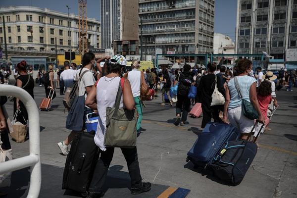 Τουρισμός: Δυναμική επιστροφή των Ελλήνων ταξιδιωτών