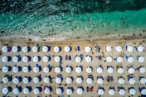 Τουρισμός: Ποια ελληνικά νησιά έσπασαν το ρεκόρ αφίξεων φέτος το καλοκαίρι