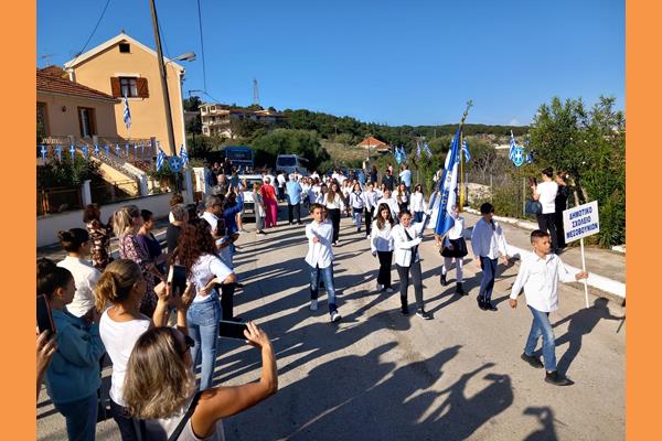 Σήκωσαν τις σημαίες ψηλά στα Μεσοβούνια για την επέτειο του ΟΧΙ [εικόνες]