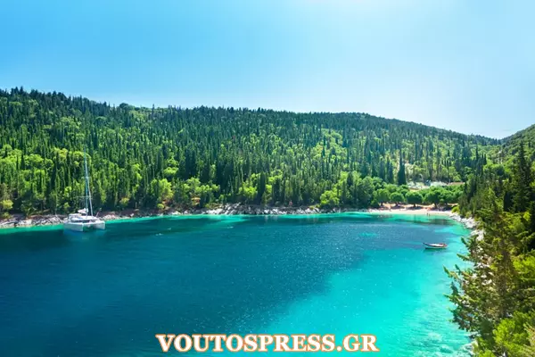Αυτές είναι οι 5 ελληνικές παραλίες που μπήκαν στις τοπ 10 με τα πιο γαλάζια νερά στον Κοσμο  Κρυμμένα διαμάντια Η παραλία Βούλιασμα στην Κρήτη