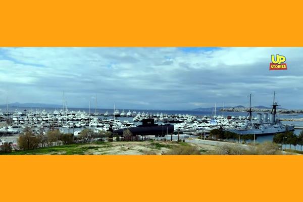 Δέος και υπερηφάνεια. Το θρυλικό υποβρύχιο Πρωτεύς έπιασε στεριά δίπλα στο θωρηκτό Αβέρωφ.