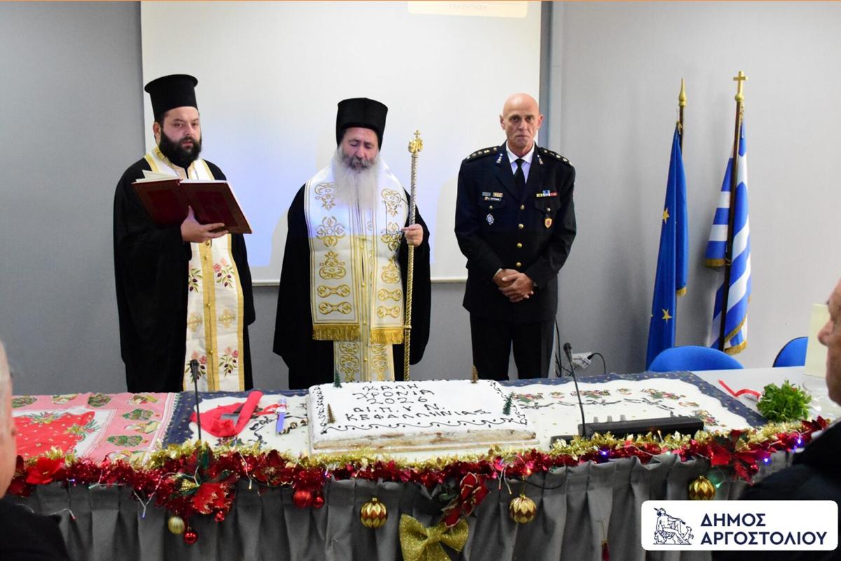 Η Πυροσβεστική Κεφαλονιάς έκοψε την πίτα της και τίμησε τους αρωγούς της [εικόνες]