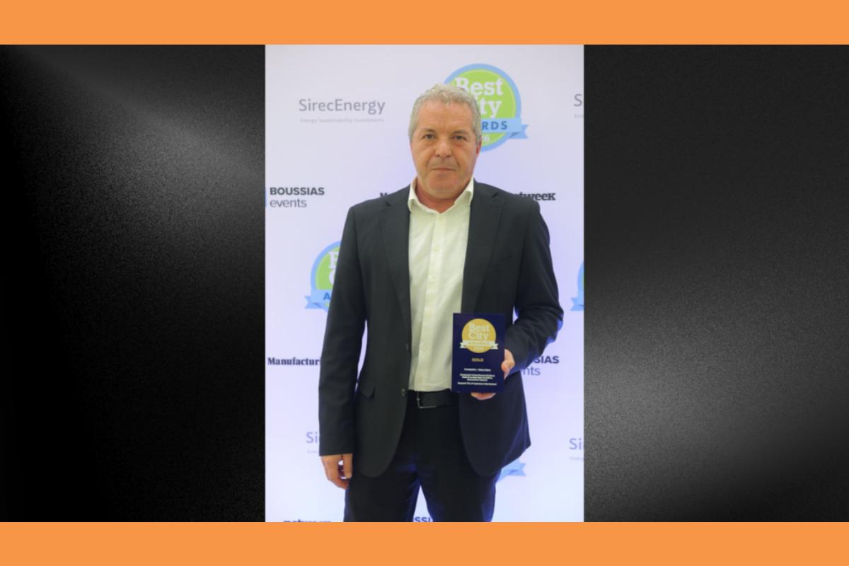 Black Gray Simple Vlogger YouTube Banner 20260216 172706 0000 1024×576 (Copy)