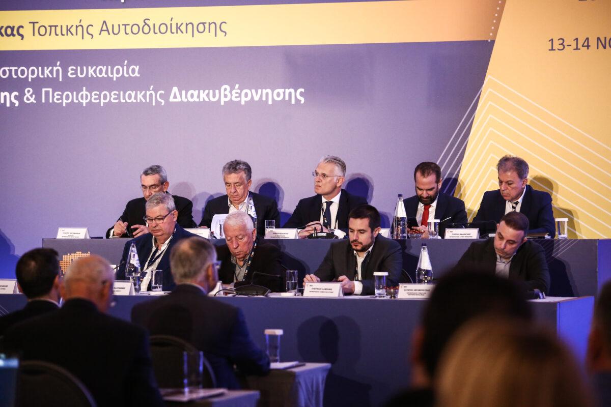 Δημοσκόπηση Aftodioikisi.gr: Πώς αξιολογούν τους περιφερειάρχες οι πολίτες (πίνακες)