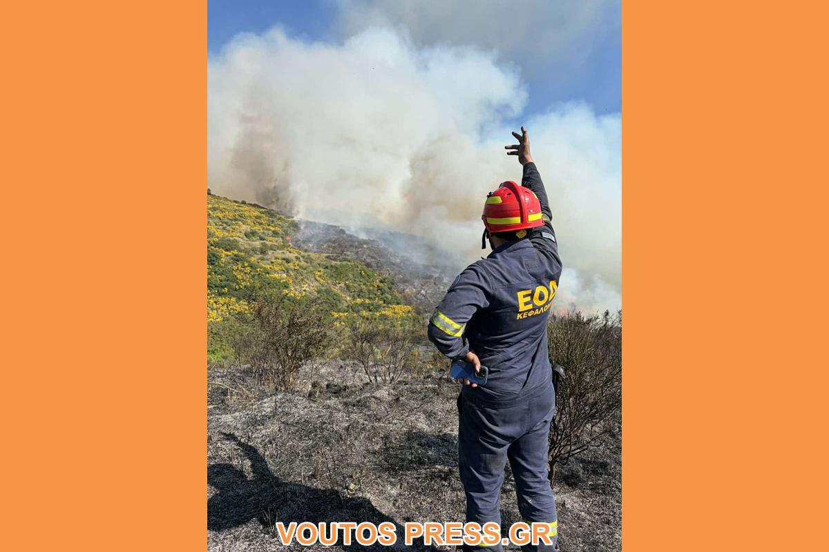 Σε εξέλιξη μεγάλη φωτιά στην περιοχή Φανάρι στα Μαυρατα