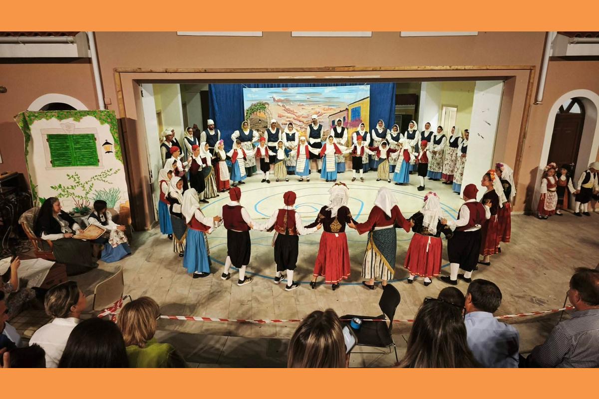 Το «Ξώμερο» ταξίδεψε τον κόσμο στον Πόρο Κεφαλονιάς στο Ιόνιο με τη μουσική και τους παραδοσιακούς χορούς του!