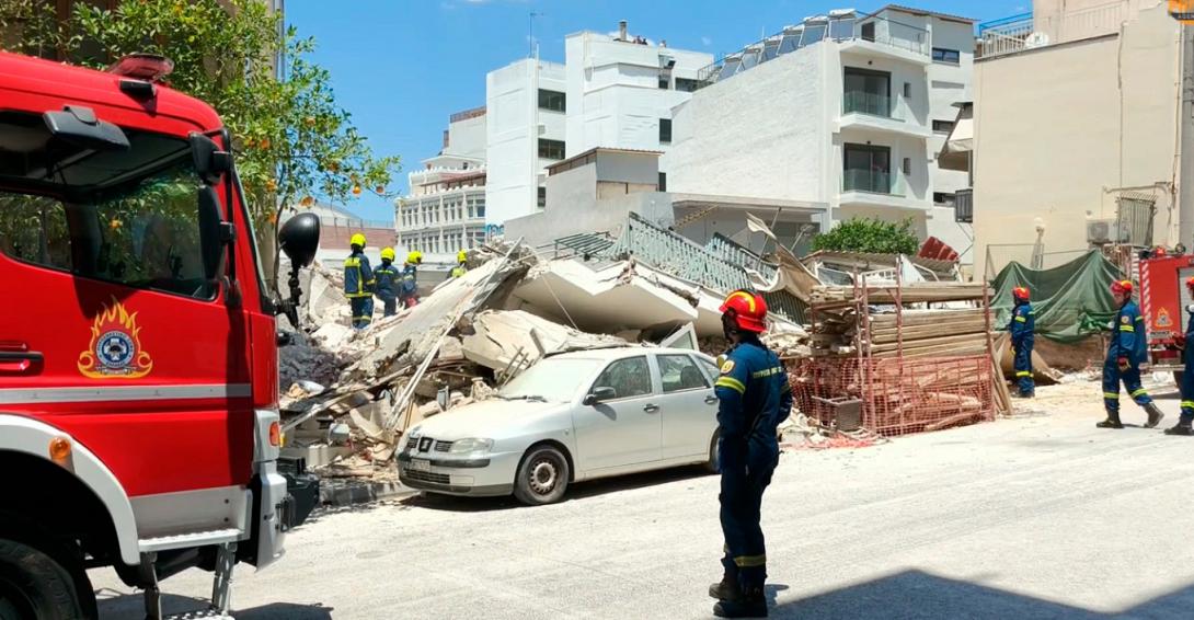 Πέντε προσαγωγές για την κατάρρευση πολυκατοικίας