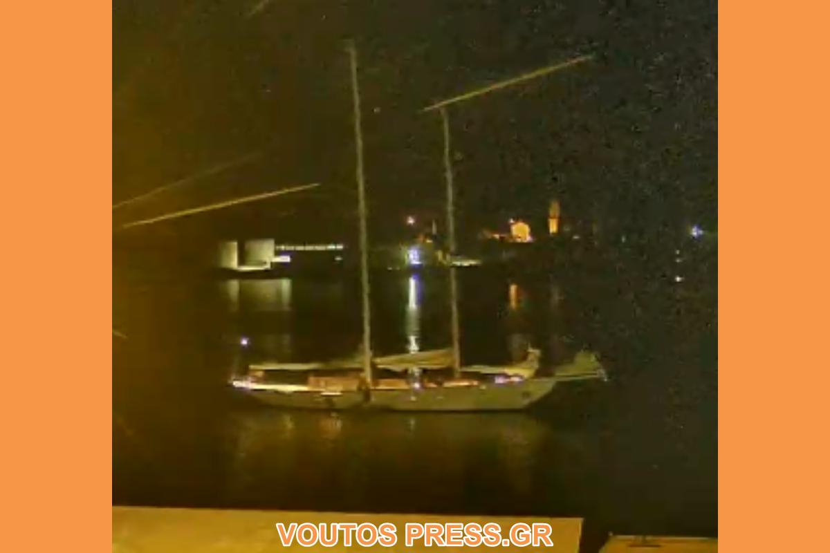 Ωρα 1.40 π.μ Εγινε η αποκόλληση με την Βοήθεια του Σκάφους ΦΑΤΑ ΜΟΡΓΚΑΝΑ και έδεσε μόνο του στο Χώρο του Λιμεναρχείου