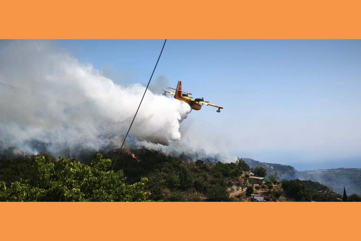 Κεφαλονιά: Η μάχη με τις φλόγες από αέρα και γη (φωτο & Video) Ισχυρές ενισχύσεις στην Κεφαλονιά: