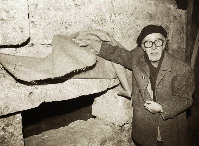 Manolis Andronikos 2