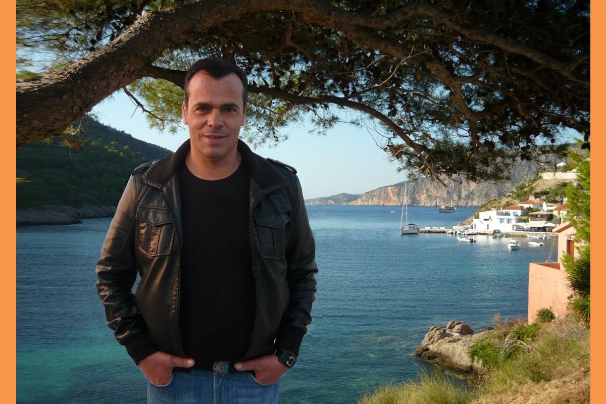 Ο σχεδιαστής μόδας Διονύσης Στεργίου Πλιάτσικας στην Άσσο της Κεφαλονιάςγ (Copy)